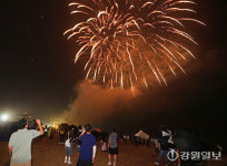 [포토뉴스]제5회 강릉 비치비어 페스티벌…경포해변서 시원한 맥주 한잔