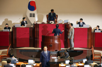민주 법사·예결·운영·문체위원장 선출…국민의힘 반발