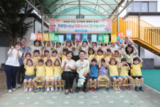 [포토뉴스] 육동한 춘천시장, 일일 어린이집 등원 도우미