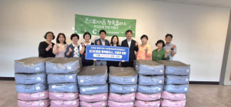 [포토뉴스]춘천남부새마을금고, 석사동주민센터에 이불 기탁