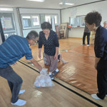 [포토뉴스]박대현(동해시 북삼동)씨, 경로당에 닭 기부