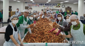 [포토뉴스] 평창 용평면 사랑의 계절김치 전달