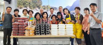 [포토뉴스]영월 무릉도원면지역사회보장협의체 ,돌봄 취약 가정에 삼계탕 전달