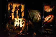 ‘그림자’ 따라 길어지는 무대의 상상력