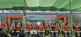 봉정경로당 봉사단, 연꽃마을 축제서 난타공연