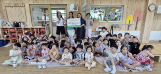 [포토뉴스]강릉 햇빛사랑 어린이집, ‘아나바다 시장놀이’ 통해 이웃돕기 성금 기탁