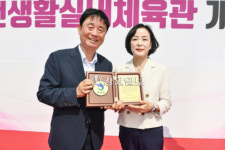 화천 생활실내체육관 개관 ‘스포츠 복지 한 단계 업’