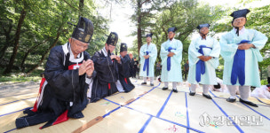 [포토뉴스]강릉 기우제 봉행…비를 내려 주소서