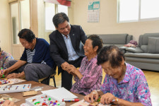 [포토뉴스]서흥원 양구군수, 도촌리 치매예방교실 찾아 격려