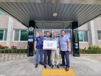 [포토뉴스]이희철 동해우리마트 대표, 투병 이웃에 성금 300만원 기탁