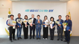 육동한 춘천시장, 태극기 달기 운동 확산 유공 포상