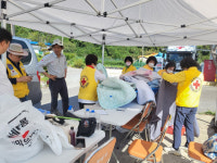 [포토뉴스]대한적십자사 강원지사,강릉 가뭄 극복 위한 취약계층 대상 세탁 지원 활동 전개