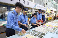 동해해경, 추석 앞두고 전통시장 장보기