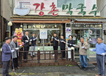 [포토뉴스]강원중소벤처기업청 강촌막국수 백년가게 현판식