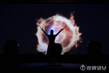 “북이 울리고 소리가 번지다”…시간의 무게를 노래하다