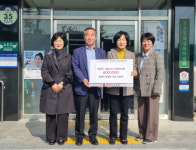 [포토뉴스]동해시번영회 여성위원회, 소외계층에 난방비 후원  