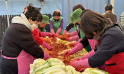 [포토뉴스]횡성 갑천면새마을부녀회 등 김장나눔 행사