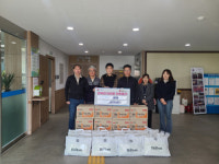 [포토뉴스]강릉 강변식당, 연곡면에 이불과 라면 기탁
