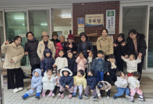 [포토뉴스]원주 맑은샘어린이집 경로당에 후원품 전달