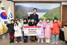 [포토뉴스] 15사단 다목리 어린이집 이웃돕기 성금 기탁