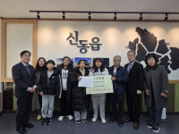 [포토뉴스] 함백초등학교 알뜰시장 수익금 기탁