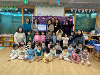 [포토뉴스] 춘천 진흥어린이집, 바자회 성금 소외계층 지원 기부