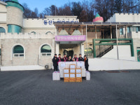 [포토뉴스]금강라이온스클럽, 춘천동산노인복지센터 어르신께 사랑의 물품 전달
