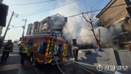 [포토뉴스]춘천 후평동 원룸건물서 화재로 1명 사망