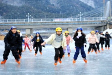 [포토뉴스]인제군체육회 스케이트교실 ‘인기’