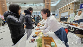 올 한해 무사안녕 기원해요…원주문화원 입춘첩·가훈 써드리기 행사