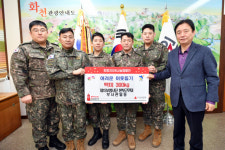 [포토뉴스]화천 15사단 본부근무대 부사관 이웃돕기 백미 300㎏ 기탁