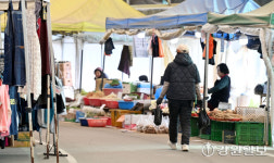 [포토뉴스]고물가로 한산한 시장