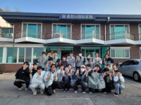 [포토뉴스]강원대 동아리 ‘디제이강’, 춘천시립양로원 숙소 도배 봉사활동