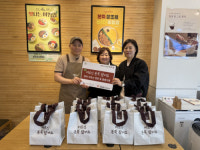 [포토뉴스]원주 명륜종합사회복지관 결식 우려 노인 대상 죽 지원