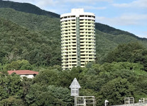 폐리조트서 공포 체험하던 대학생, 옥상서 숨진 30대 발견