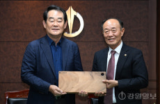강원도의회 의장단, 강원일보사 방문…‘도민과 소통하는 의정’ 다짐