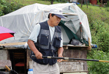 천막생활 12년…세월을 낚죠 금호강변 육순 강태공