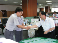 황금돼지 성금농장 모금액 전달