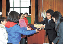 매일신문 자매학교 영양초교 졸업식