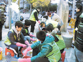 대구고등학교(교장 우낙현) 학부모샤프론봉사단(단장 김영숙)과 프론티어봉사단, 노숙인 무료 급식