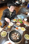 [5일장 맛집] 돼지 갈매기살 양념에 절여 숯불에 구워…안강 숯불간바지집