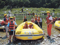 시각`지체장애인 61명 “래프팅하며 용기 얻었어요”