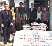 농협 대현동지점, 감밭노인회관 방문 백미 전달
