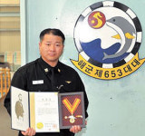 해군6항공전단 이승현 상사, 헌혈 유공장 금장 수상