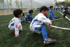 즐거움이 뻥∼뻥∼ 재밌어서 차는 거죠…유소년 클럽 축구