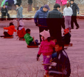 [시민기자] 여기선 추울수록 신나…대구 화원 천내천 썰매장