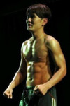 윤형빈 식스팩 인증 “비밀 복근  공개”