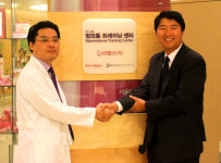 흉터 없는 유방혹 수술 선구자…분홍빛으로병원