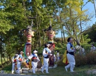 마비정 벽화마을을 지키는 ‘장승’…“번영과 발전을 기원합니다!”