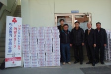 “떡 드세요~”…칠곡군 지천면 ‘사랑의 떡 나눔’ 행사